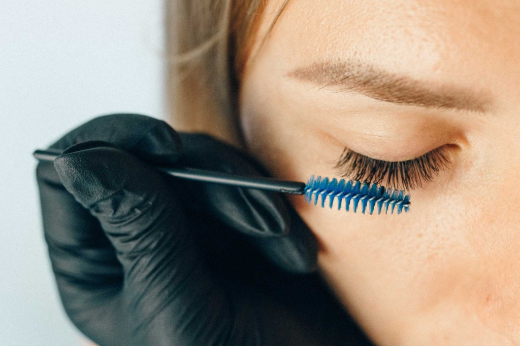 Elevate Your Gaze - A Guide to Eyelash Tinting