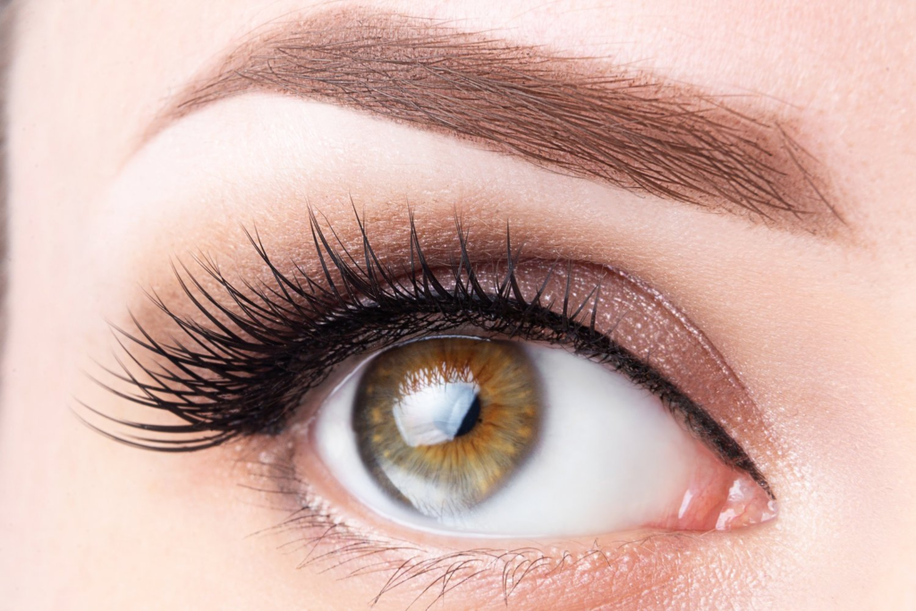 Elevate Your Gaze - A Guide to Eyelash Tinting